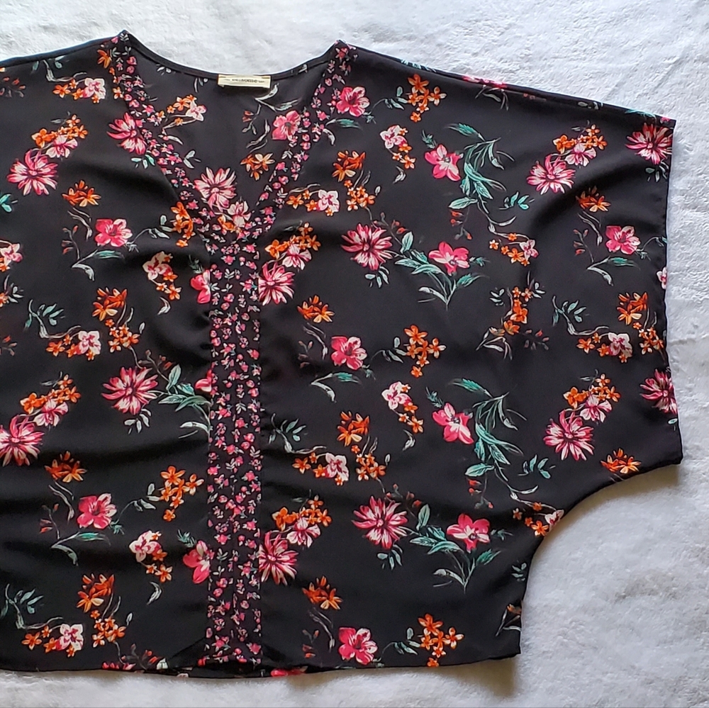 EUC - ee:some | Floral Loose Fit Blouse Size M - Picture 3 of 6